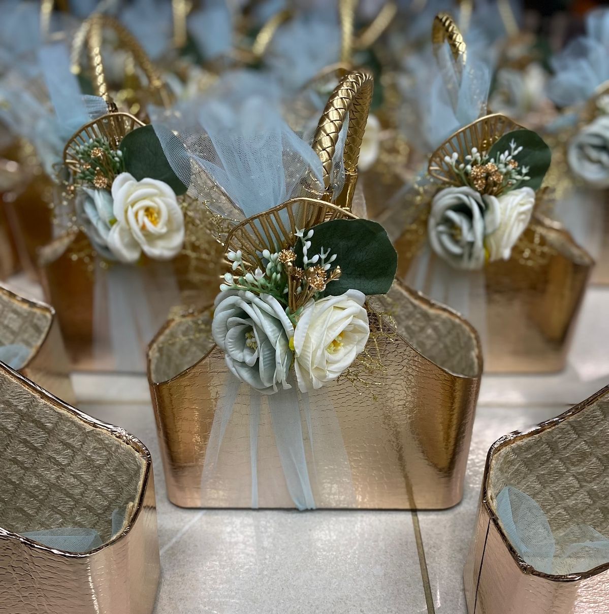 Luxury Gold Wedding Hamper Basket with Floral Decoration & Handle | Premium Return Gift & Trousseau Packing Basket